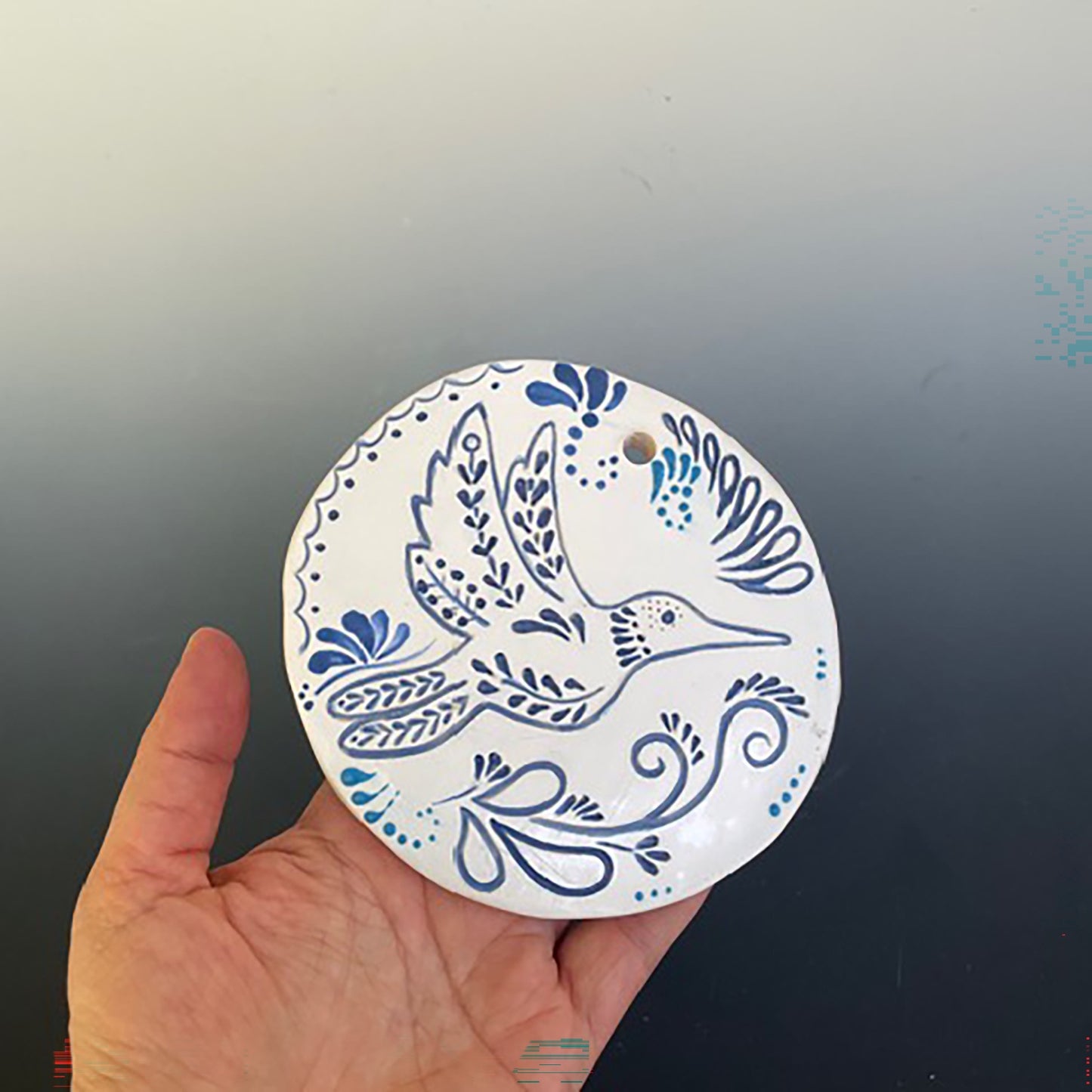 Hummingbird Round Tile